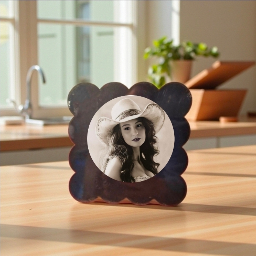 NWT Black Scalloped Picture Frame